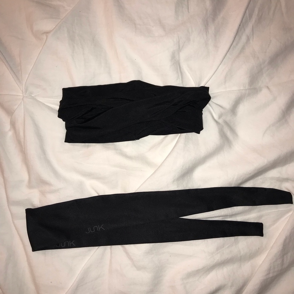 2 black headbands!
